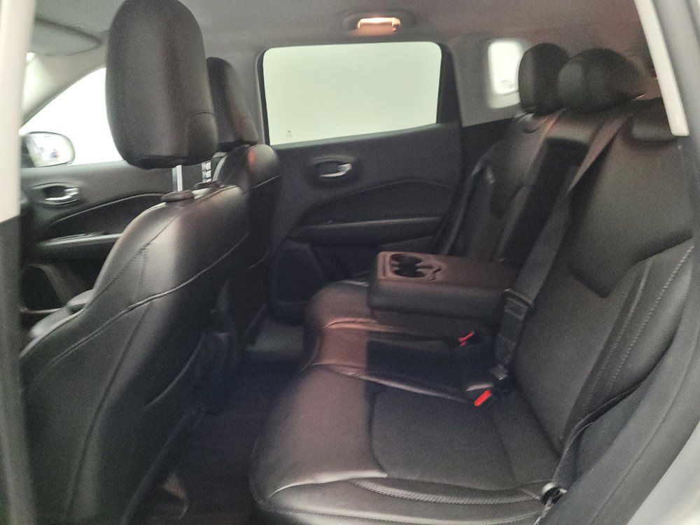 Used 2018 Jeep Compass Latitude w/ Popular Equipment Group FWD image 18