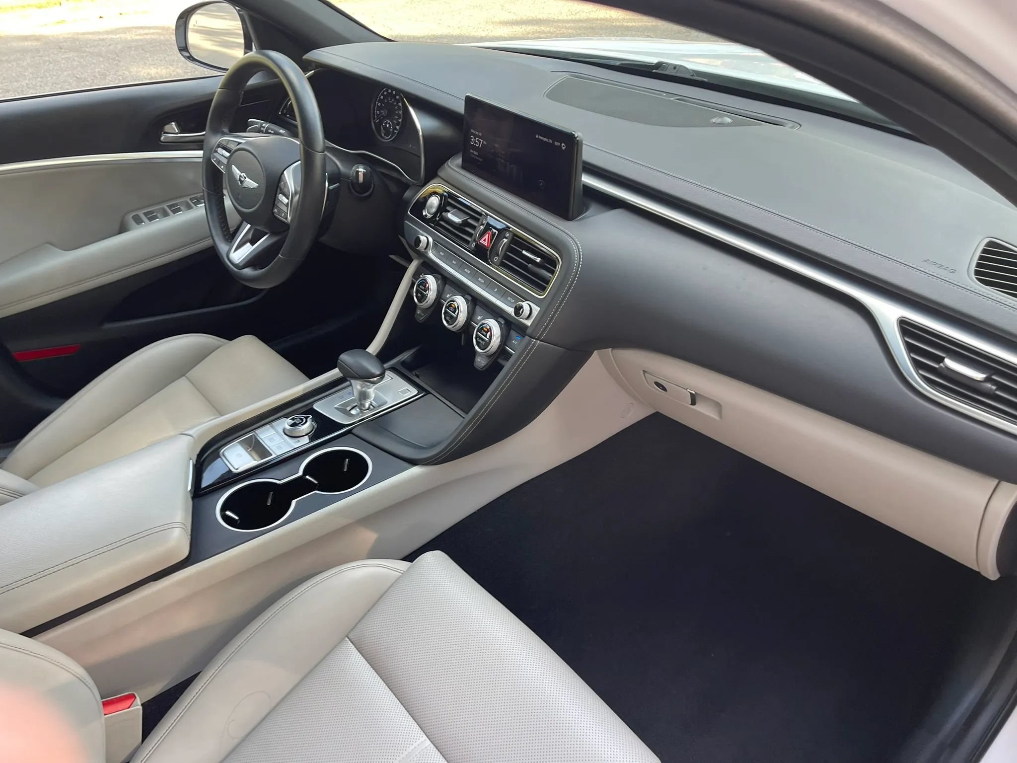 Used 2022 Genesis G70 2.0T RWD image 14