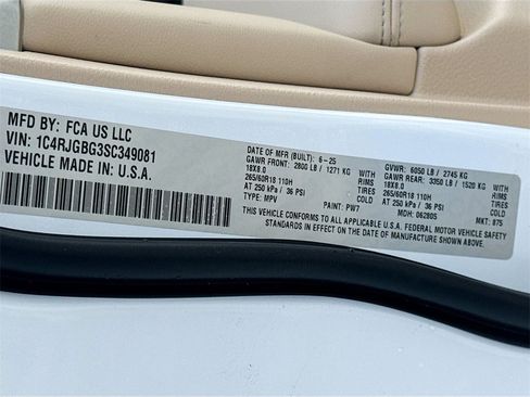 Used 2025 Jeep Grand Cherokee Limited image 34