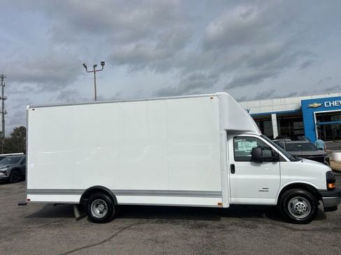 New 2026 Chevrolet Express 4500 w/ Power Convenience Package RWD image 2
