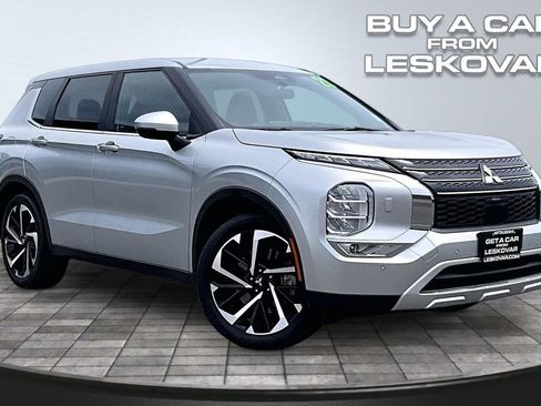 Used 2023 Mitsubishi Outlander SE AWD/4WD image 1