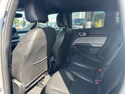 Used 2025 Jeep Compass Limited AWD/4WD image 16