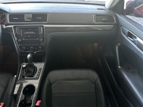 Used 2018 Volkswagen Passat 2.0T SE image 41
