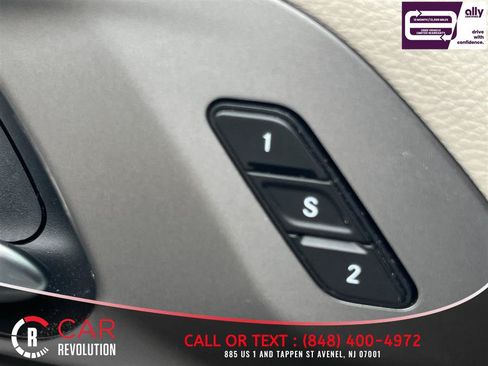 Used 2024 Chrysler Pacifica Limited FWD image 31