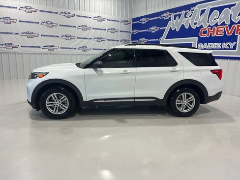 Used 2023 Ford Explorer XLT w/ Equipment Group 202A RWD image 3