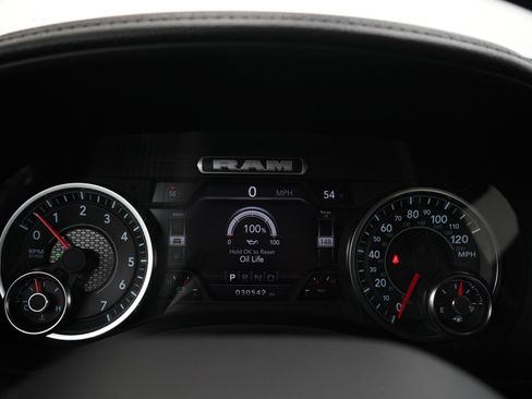 Used 2024 RAM 1500 Laramie AWD/4WD image 29