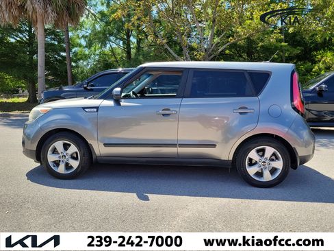 Used 2018 Kia Soul w/ Convenience Package FWD image 3