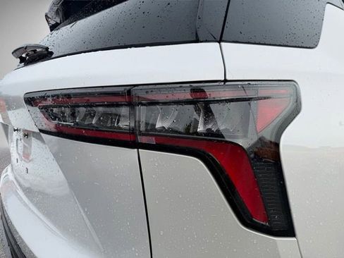 Used 2025 Chevrolet Equinox ACTIV image 6