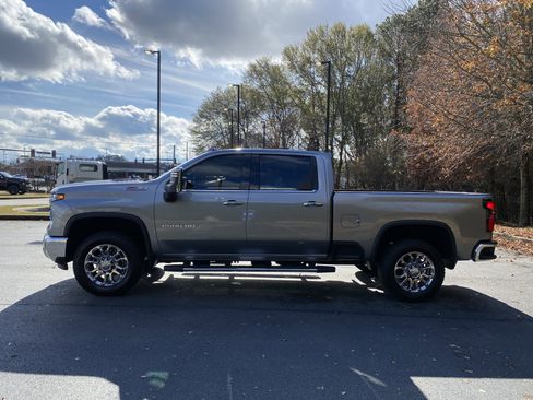Used 2025 Chevrolet Silverado 2500 LTZ w/ LTZ Premium Package image 6