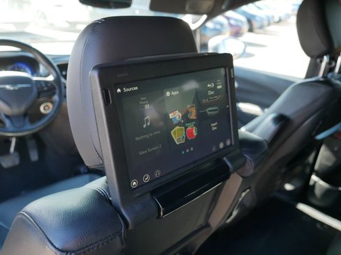 Used 2020 Chrysler Pacifica Touring-L Plus FWD image 39