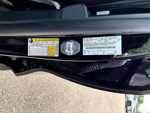 Used 2025 Ford Escape Active AWD/4WD image 9