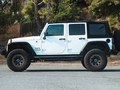 Used 2018 Jeep Wrangler Unlimited Sport S image 11
