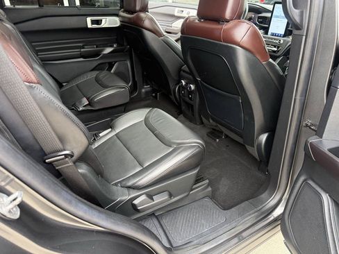 Used 2020 Ford Explorer Platinum w/ Premium Technology Package AWD/4WD image 20