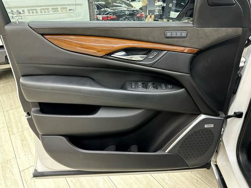 Used 2018 Cadillac Escalade Premium Luxury image 20