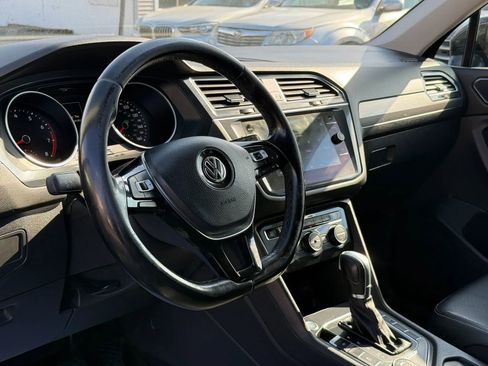 Used 2018 Volkswagen Tiguan SE AWD/4WD image 23