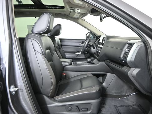 Used 2024 Nissan Pathfinder SL w/ SL Premium Package AWD/4WD image 13