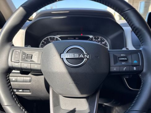 Used 2025 Nissan Rogue SV image 30