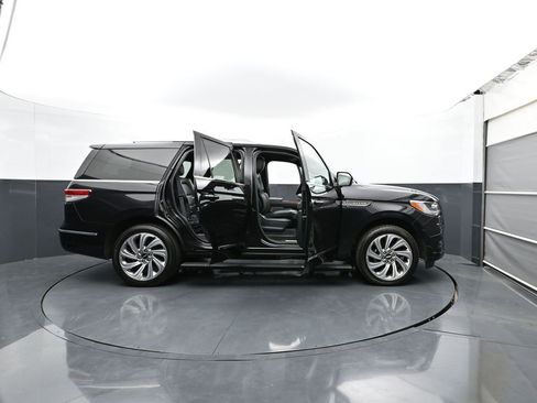 Used 2024 Lincoln Navigator Reserve AWD/4WD image 37