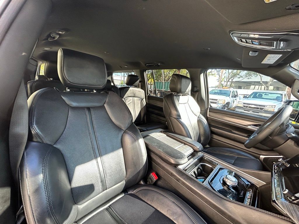 Used 2024 Jeep Wagoneer Series II w/ Flexible Seating Group AWD/4WD image 33