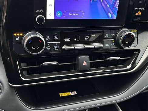 Certified 2023 Toyota Highlander XLE image 27