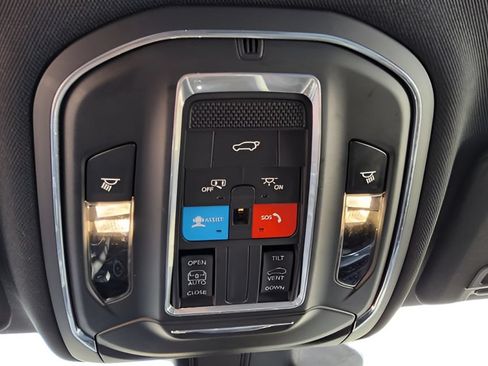 Used 2023 Jeep Grand Cherokee Altitude AWD/4WD image 9