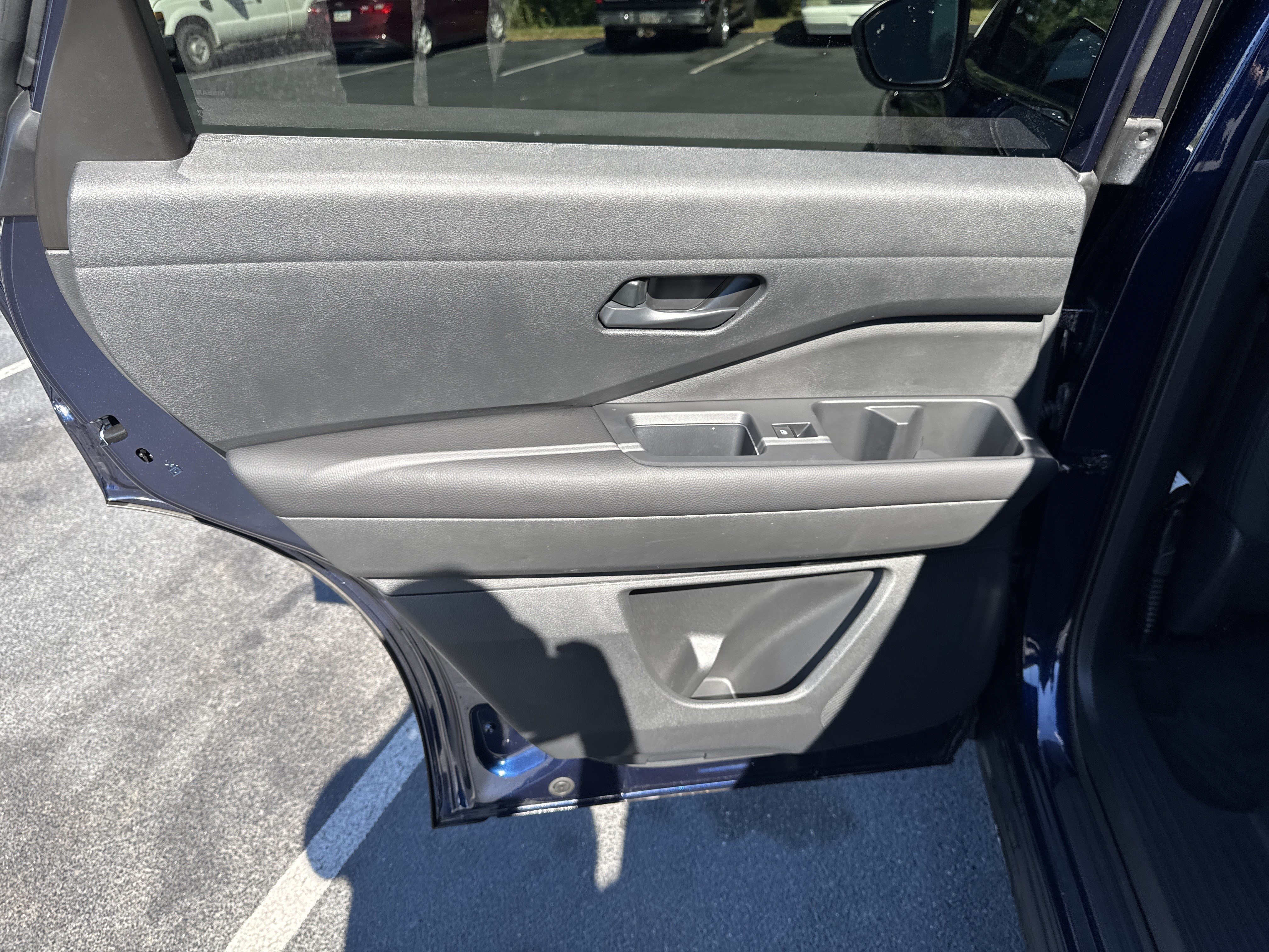 Used 2025 Nissan Pathfinder SV AWD/4WD image 27