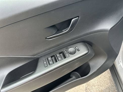 Used 2024 Hyundai Kona SEL AWD/4WD image 17