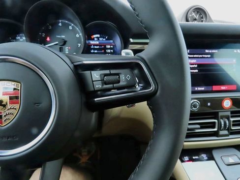 Certified 2025 Porsche Macan AWD/4WD image 13