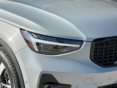 Used 2025 Volvo XC40 B5 Ultra w/ Climate Package image 10
