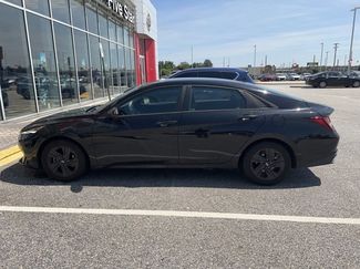 Used 2021 Hyundai Elantra SEL image 1