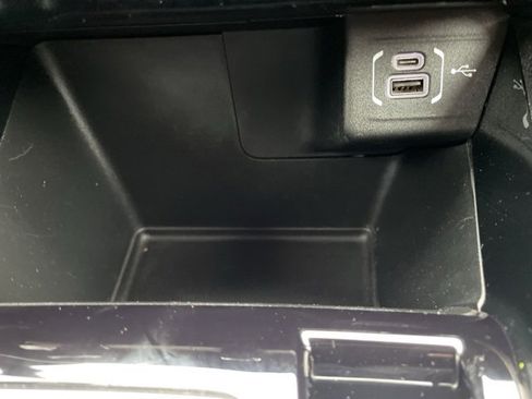 Used 2025 Jeep Compass Limited image 29