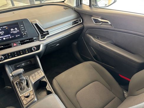 Used 2025 Kia Sportage LX image 34