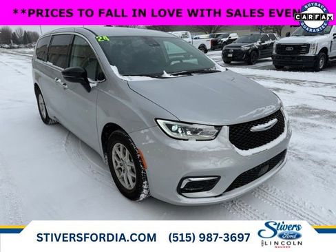 Used 2024 Chrysler Pacifica Touring-L image 1