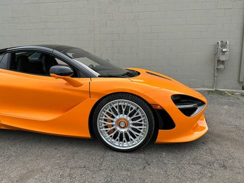 Used 2025 McLaren 750S Spider RWD image 28