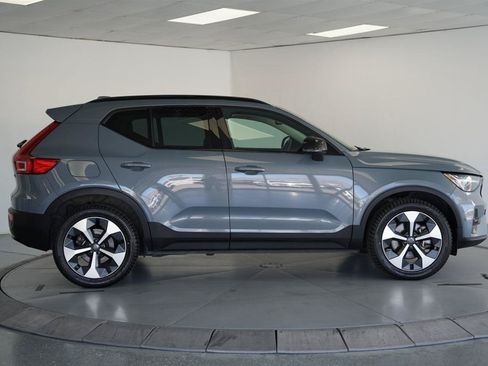 Used 2023 Volvo XC40 B4 Ultimate FWD image 9