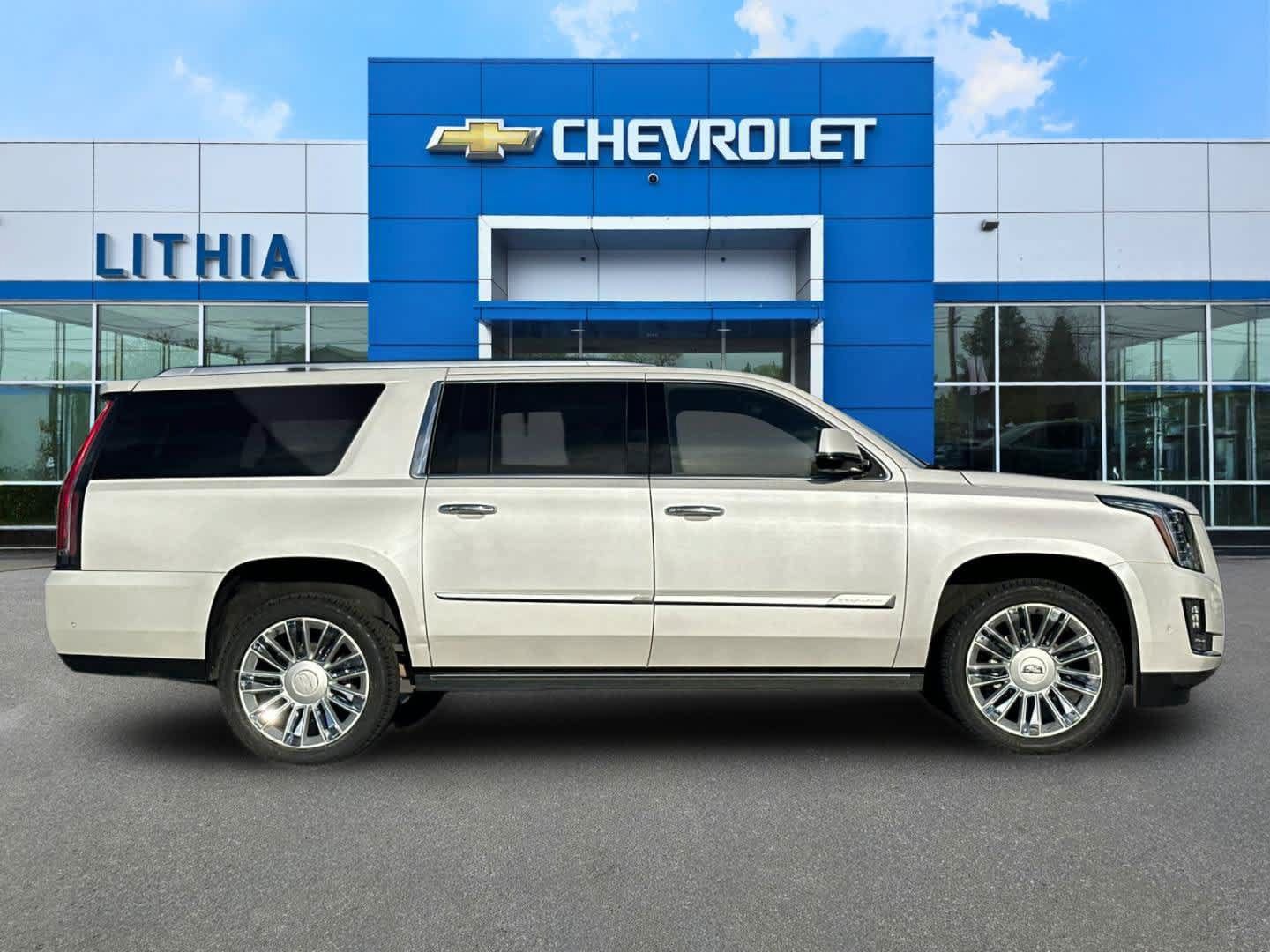 Used 2019 Cadillac Escalade ESV Platinum AWD/4WD image 8