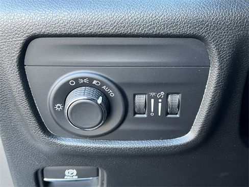 Certified 2023 Jeep Grand Cherokee Altitude image 18