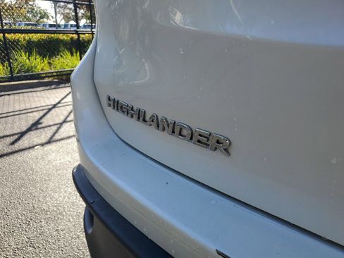 Used 2019 Toyota Highlander LE image 27