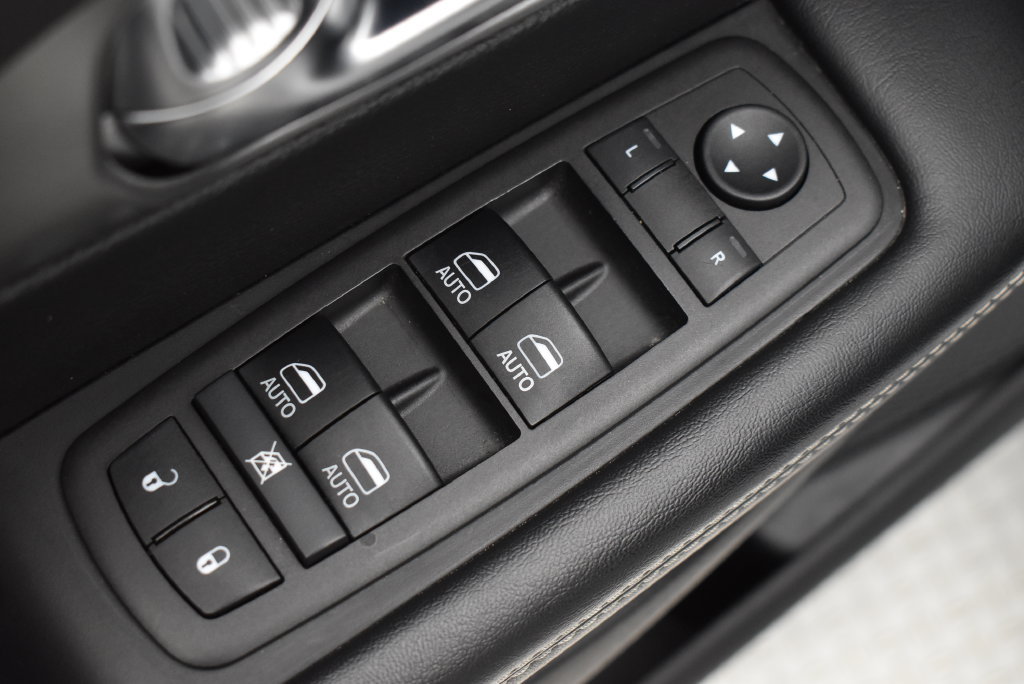 Used 2025 Chrysler Pacifica Select FWD image 11