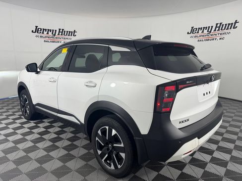 Used 2025 Nissan Kicks SR FWD image 9