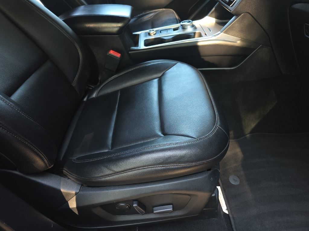 Used 2020 Ford Explorer XLT w/ Equipment Group 202A AWD/4WD image 22