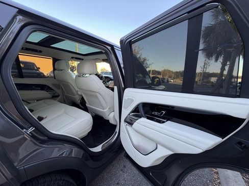 Used 2025 Land Rover Range Rover SE image 22