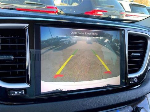 Certified 2024 Chrysler Pacifica Touring-L image 22