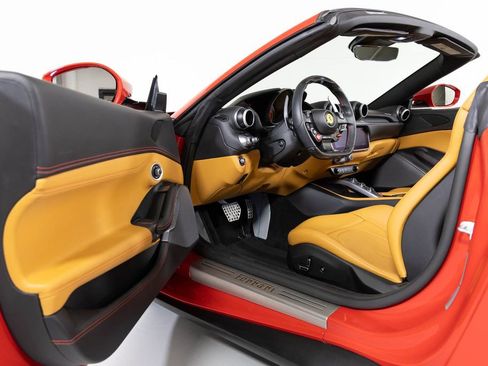 Used 2020 Ferrari Portofino image 28