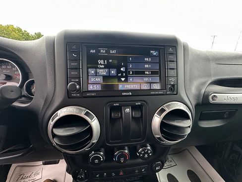 Used 2016 Jeep Wrangler Rubicon AWD/4WD image 17
