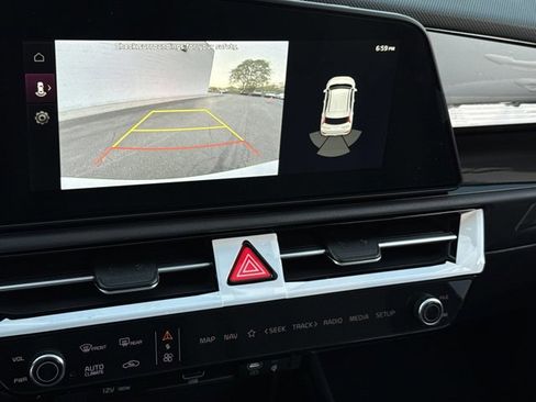 New 2025 Kia Niro EX Touring image 30