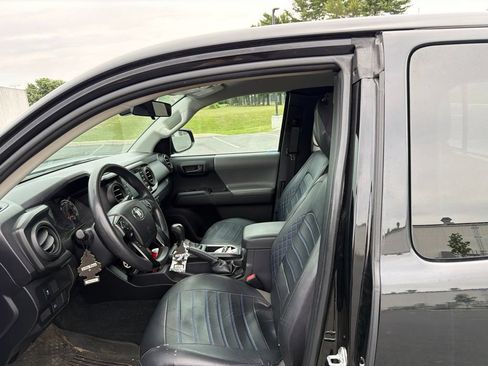 Used 2021 Toyota Tacoma SR w/ SX Package AWD/4WD image 11