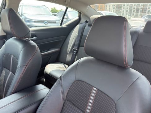 Used 2025 Nissan Altima 2.5 SR FWD image 10