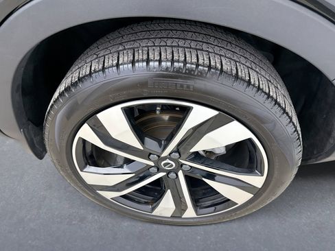 Used 2024 Volvo XC40 B5 Plus w/ Climate Package image 21