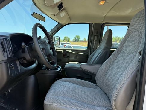 Used 2007 Chevrolet Express 1500 Passenger RWD image 15